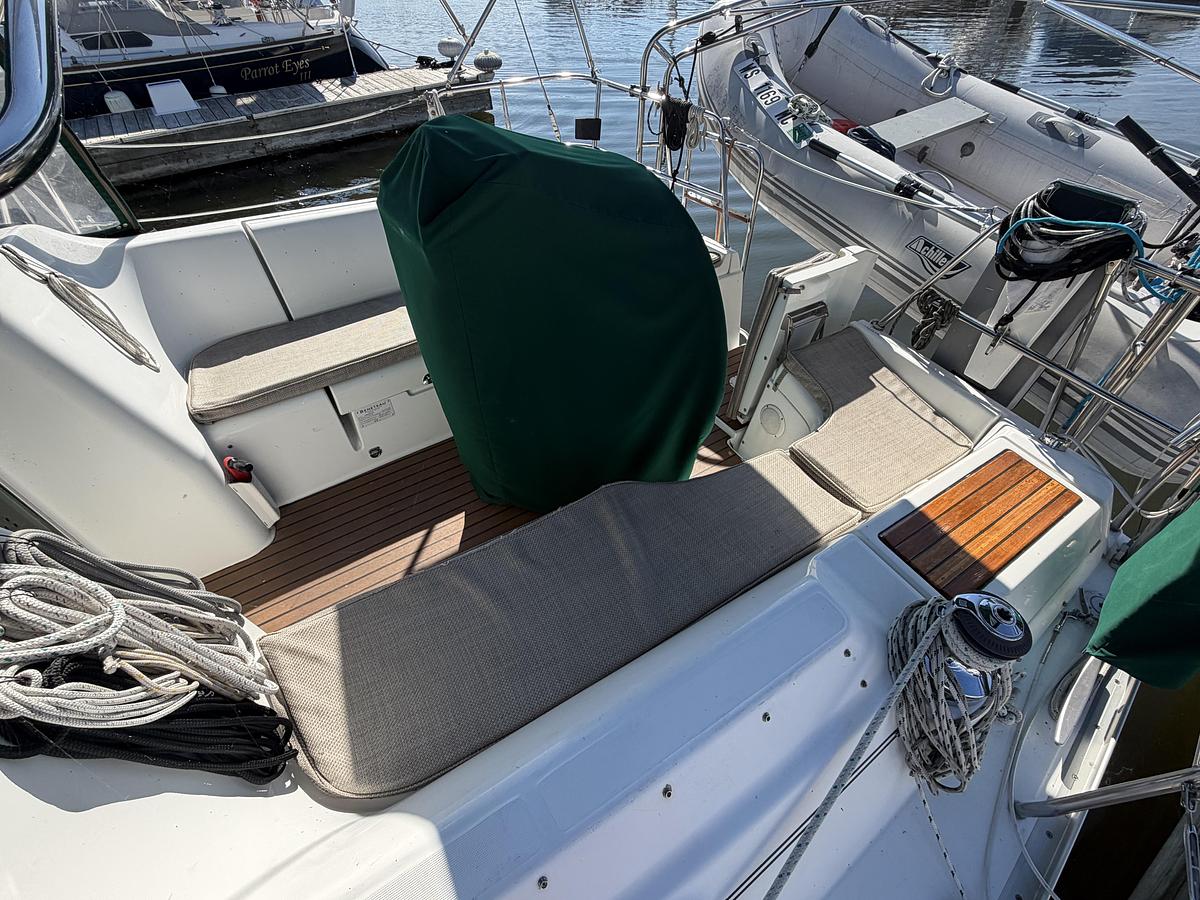 Used 2005 Beneteau 373
