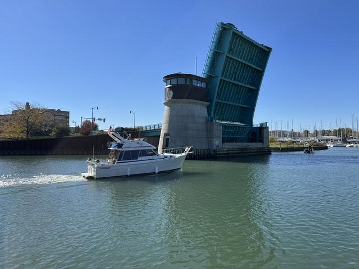 Used 1986 Bayliner 3270