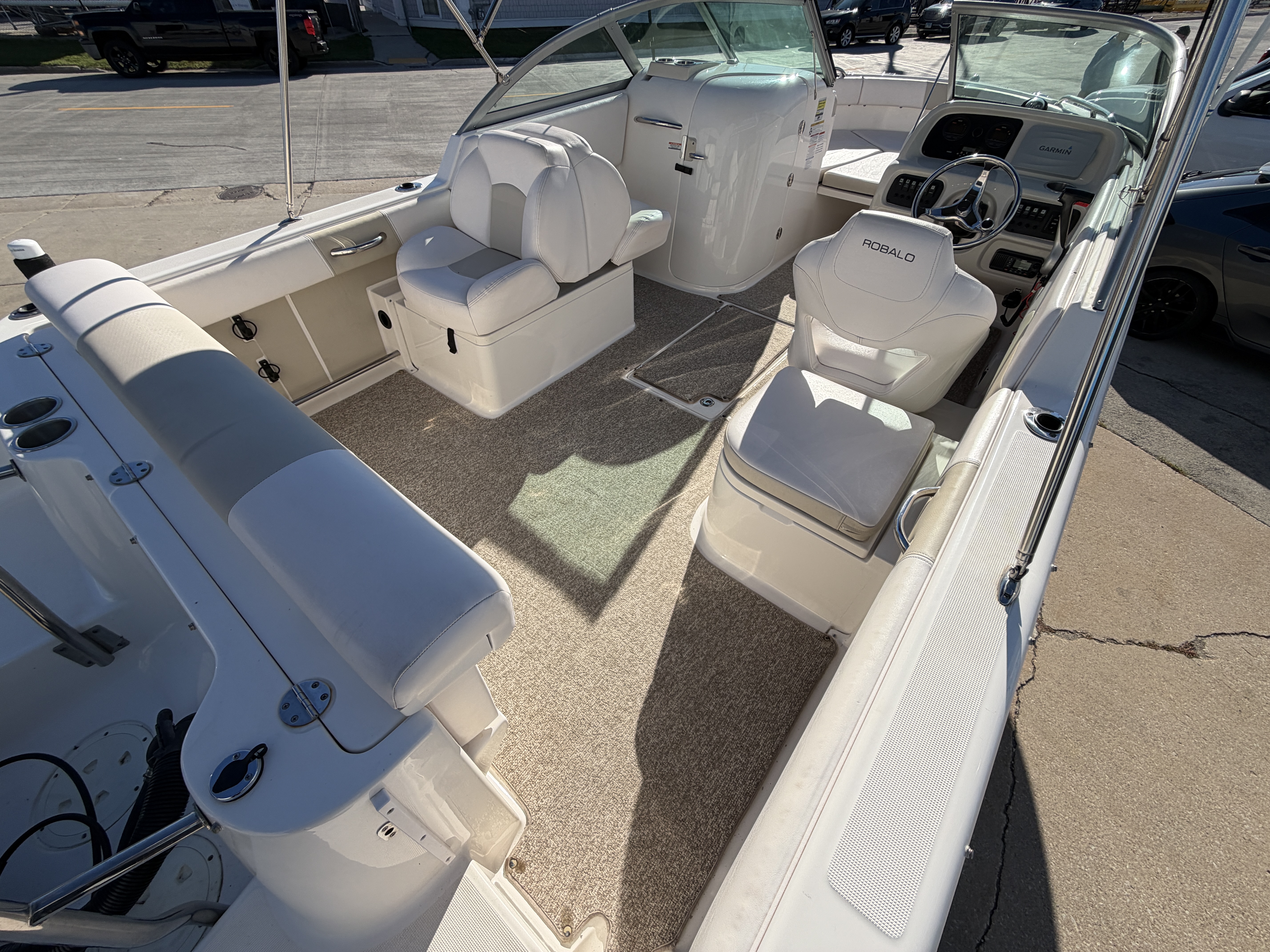 Used 2014 Robalo R227 Dual Console