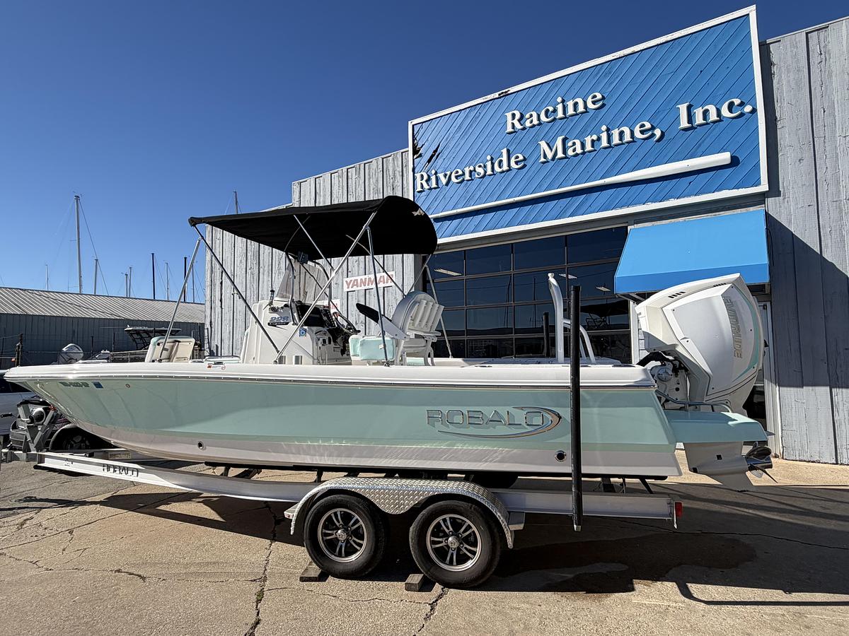 Used 2020 Robalo 226 Cayman