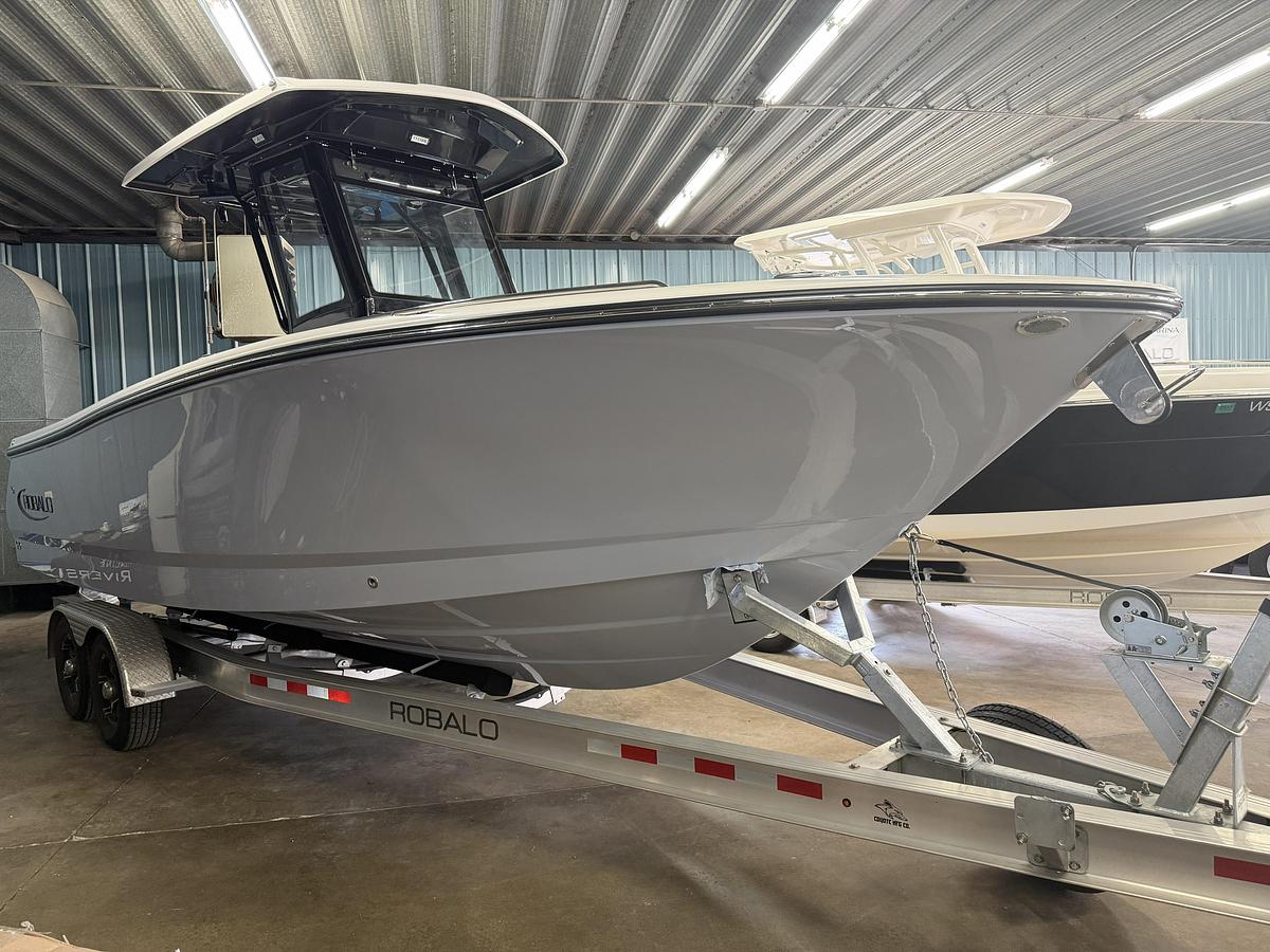 2027 Robalo R250