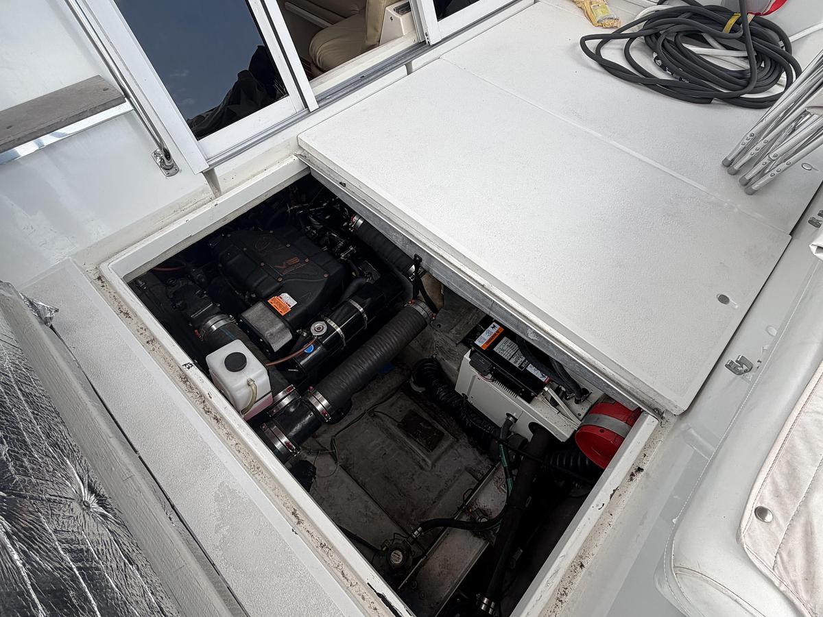 Used 1999 Carver 380 Santego