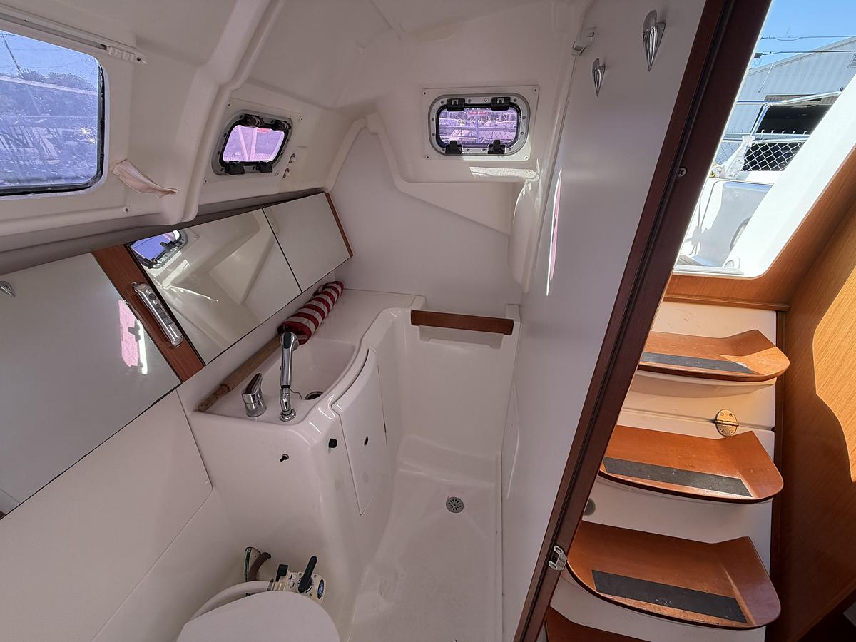 Used 2010 Beneteau Oceanis 34