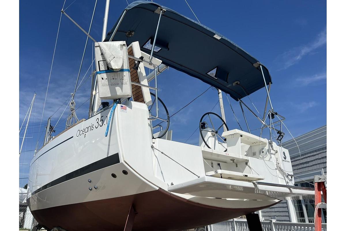 Used 2019 Beneteau Oceanis 35.1
