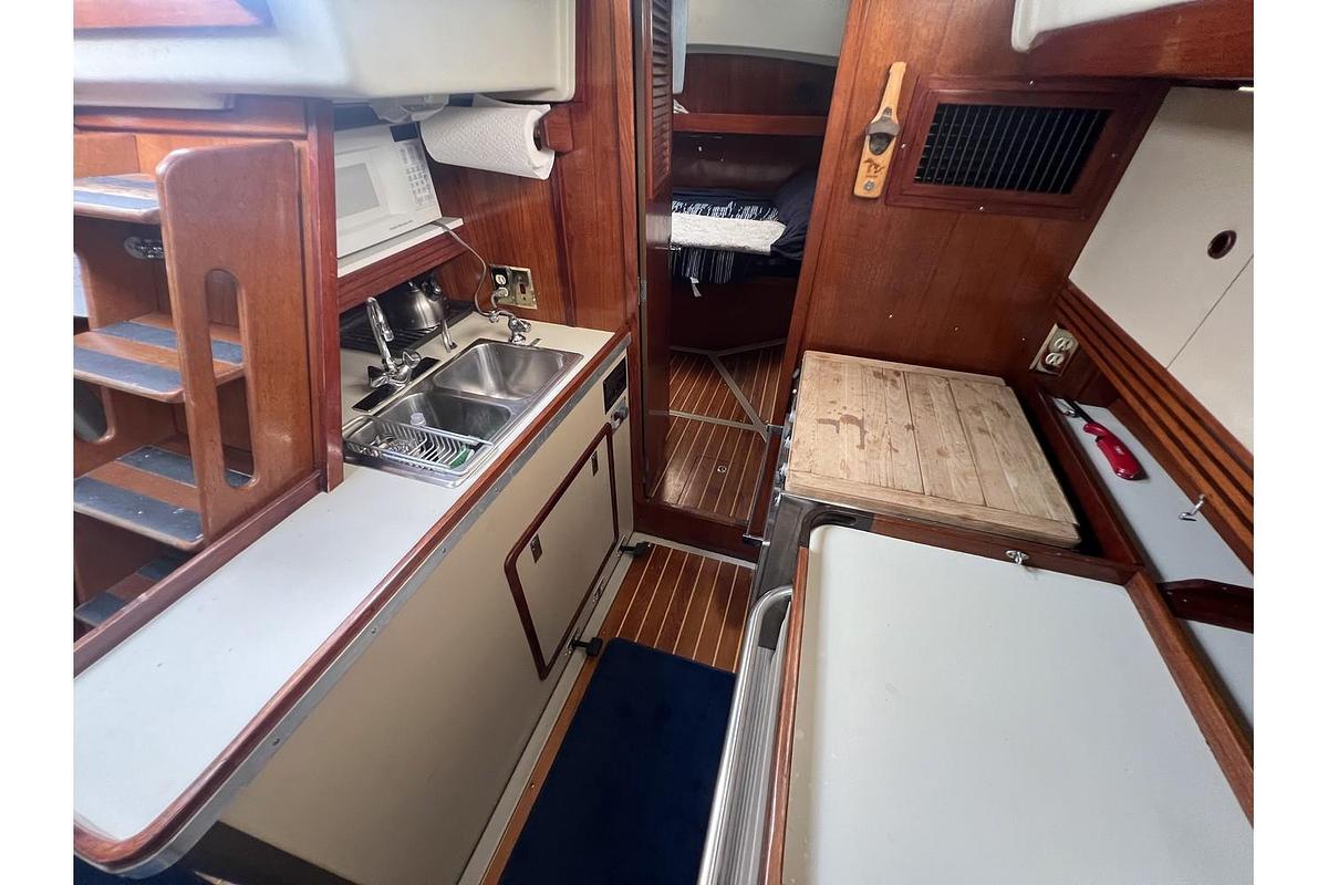 Used 1985 C&C Landfall 39