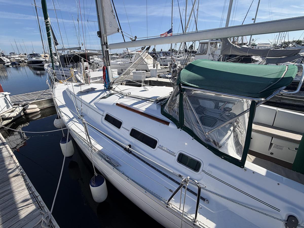 Used 2005 Beneteau 373