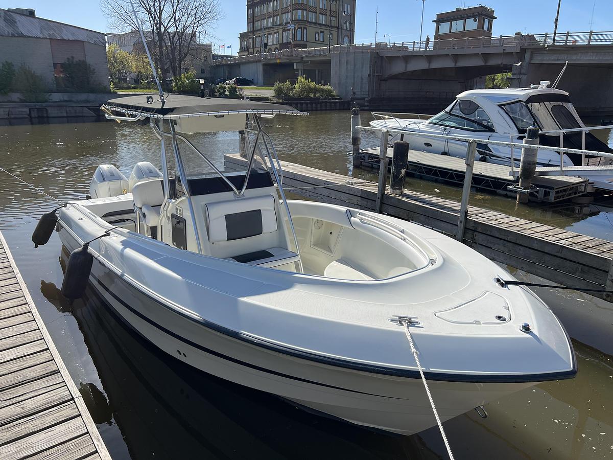 Used 2001 Hydra-Sports Vector 2600