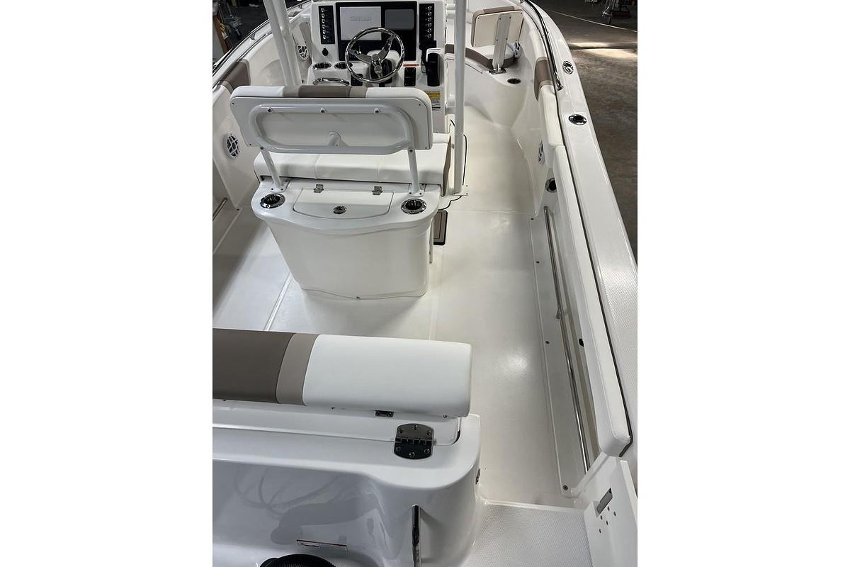 2023 Robalo R-222 White