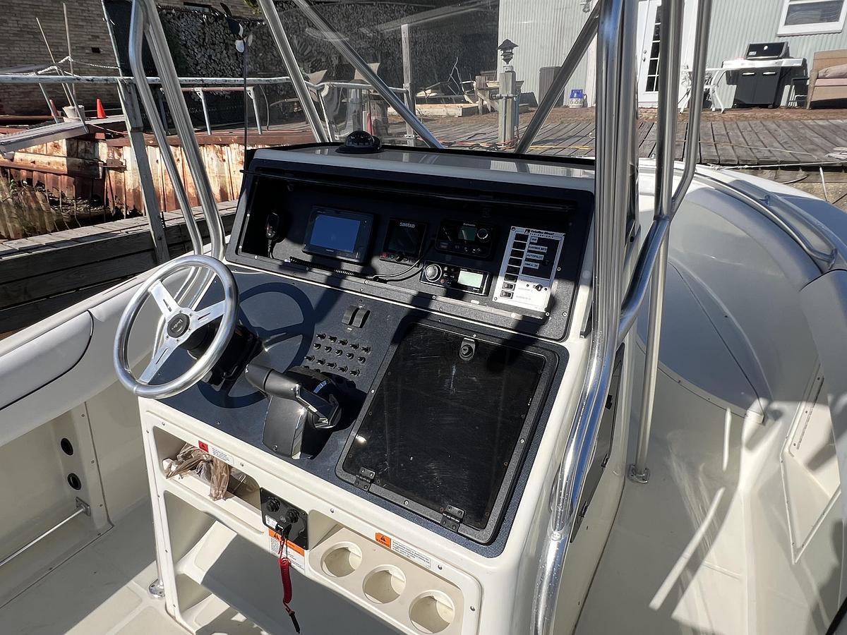 Used 2001 Hydra-Sports Vector 2600