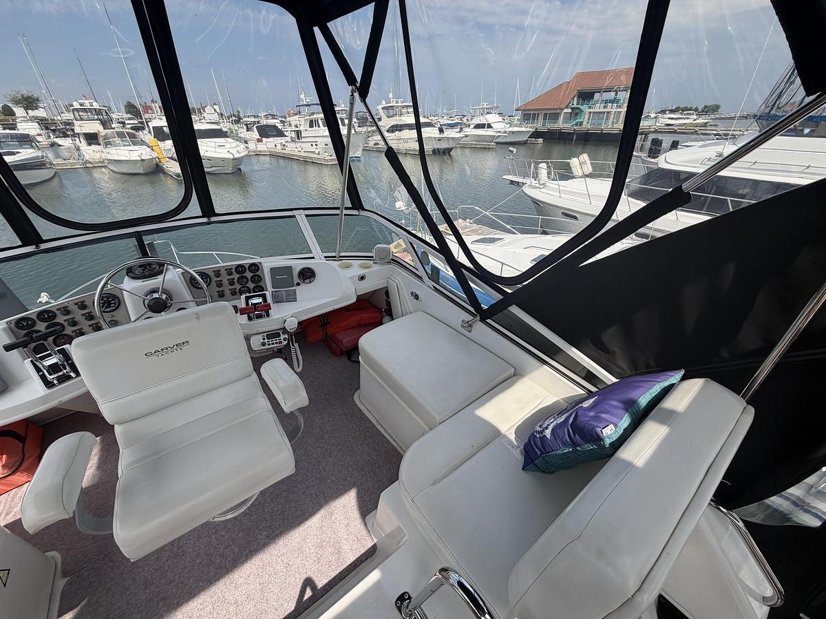 Used 2001 Carver 326 Aft Cabin Motor Yacht
