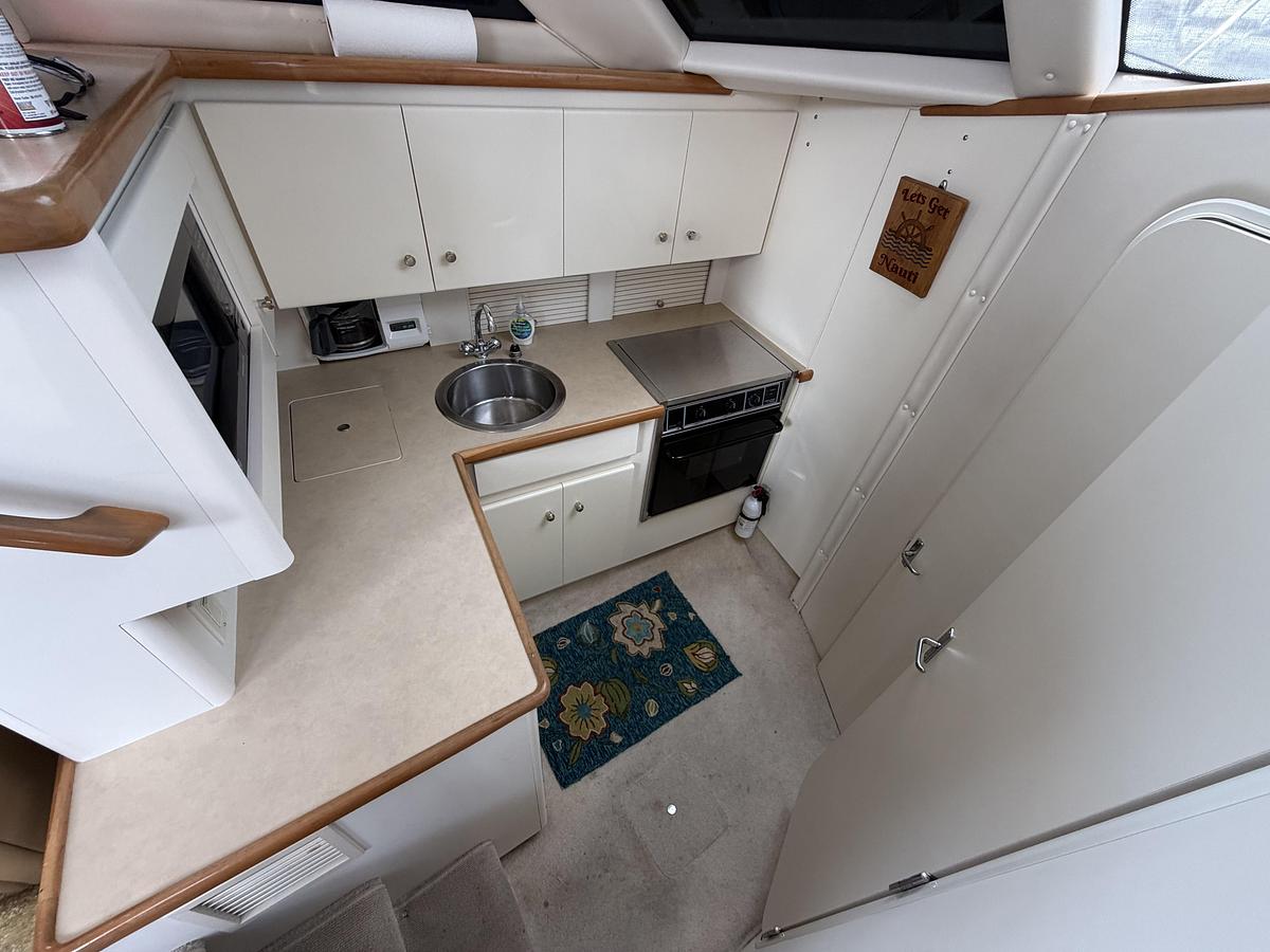Used 2001 Carver 326 Aft Cabin Motor Yacht