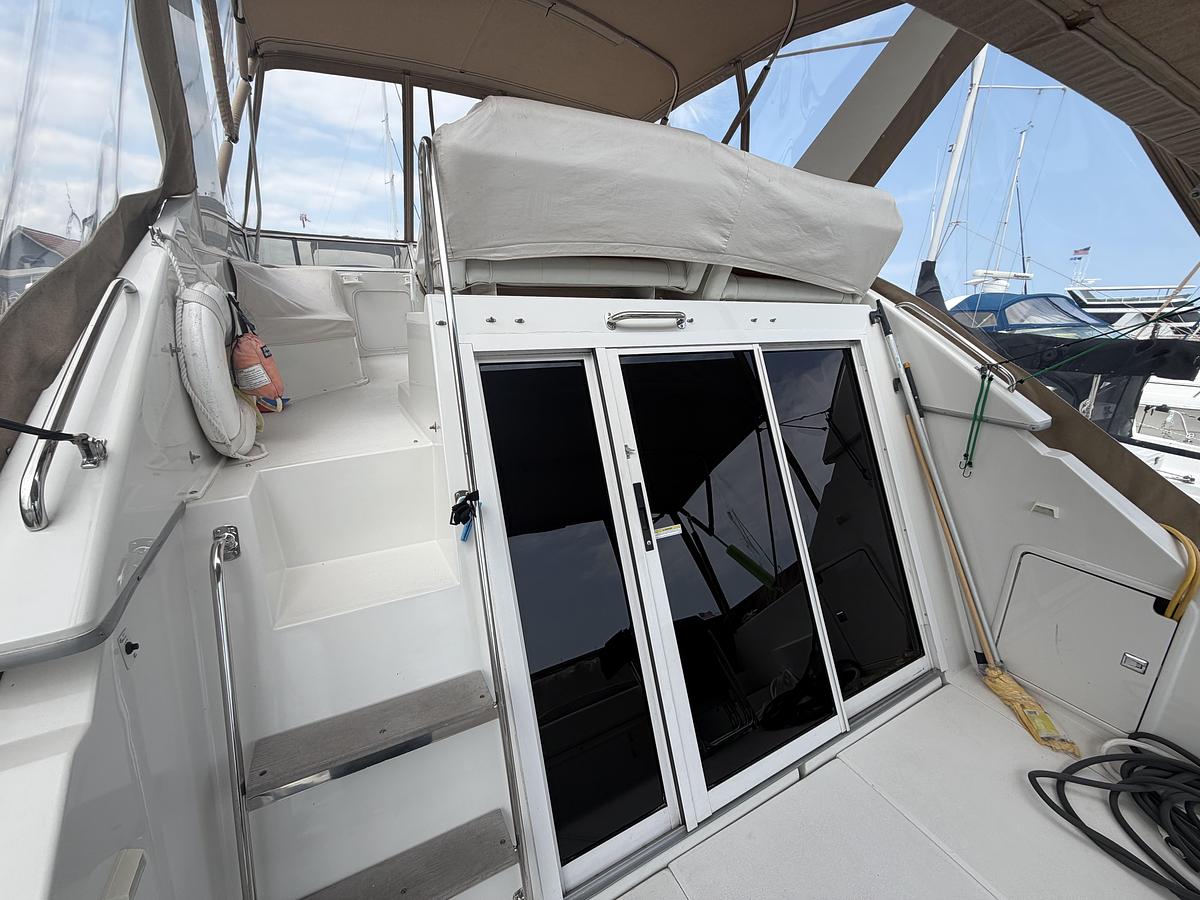 Used 1999 Carver 380 Santego