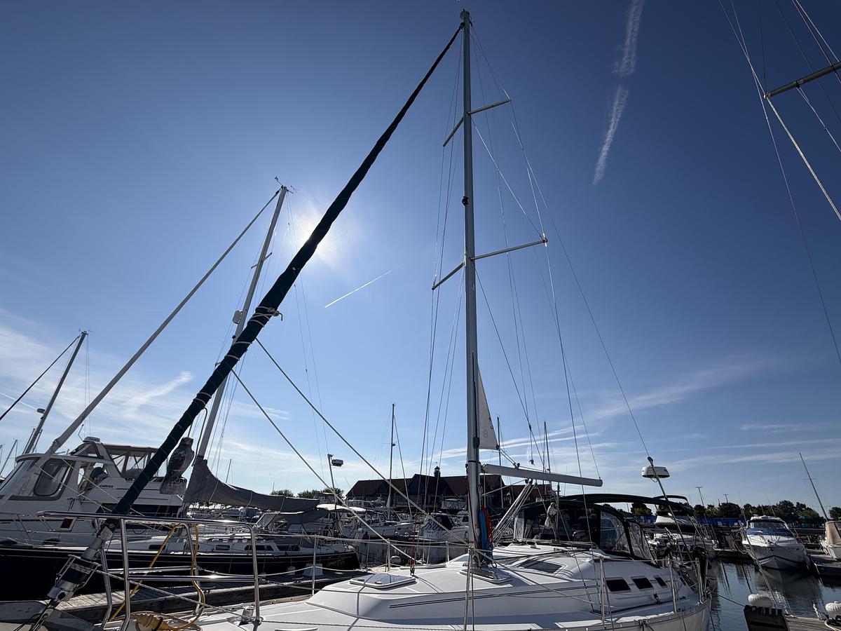 Used 2005 Beneteau 373