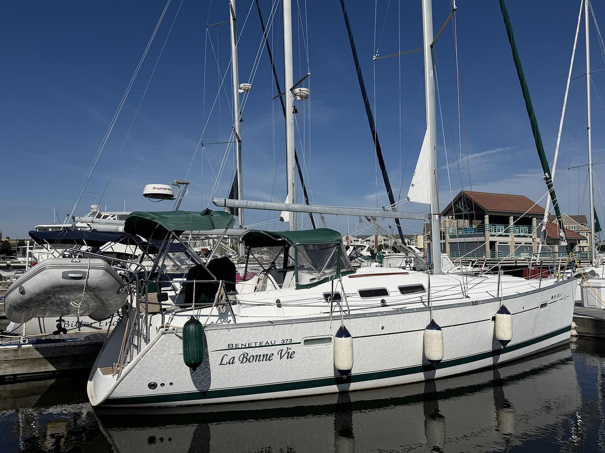 Used 2005 Beneteau 373