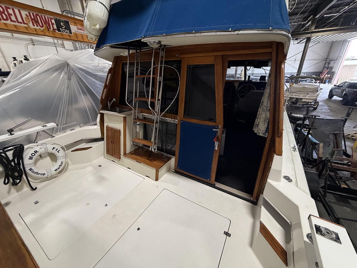 Used 1986 Bayliner 3270