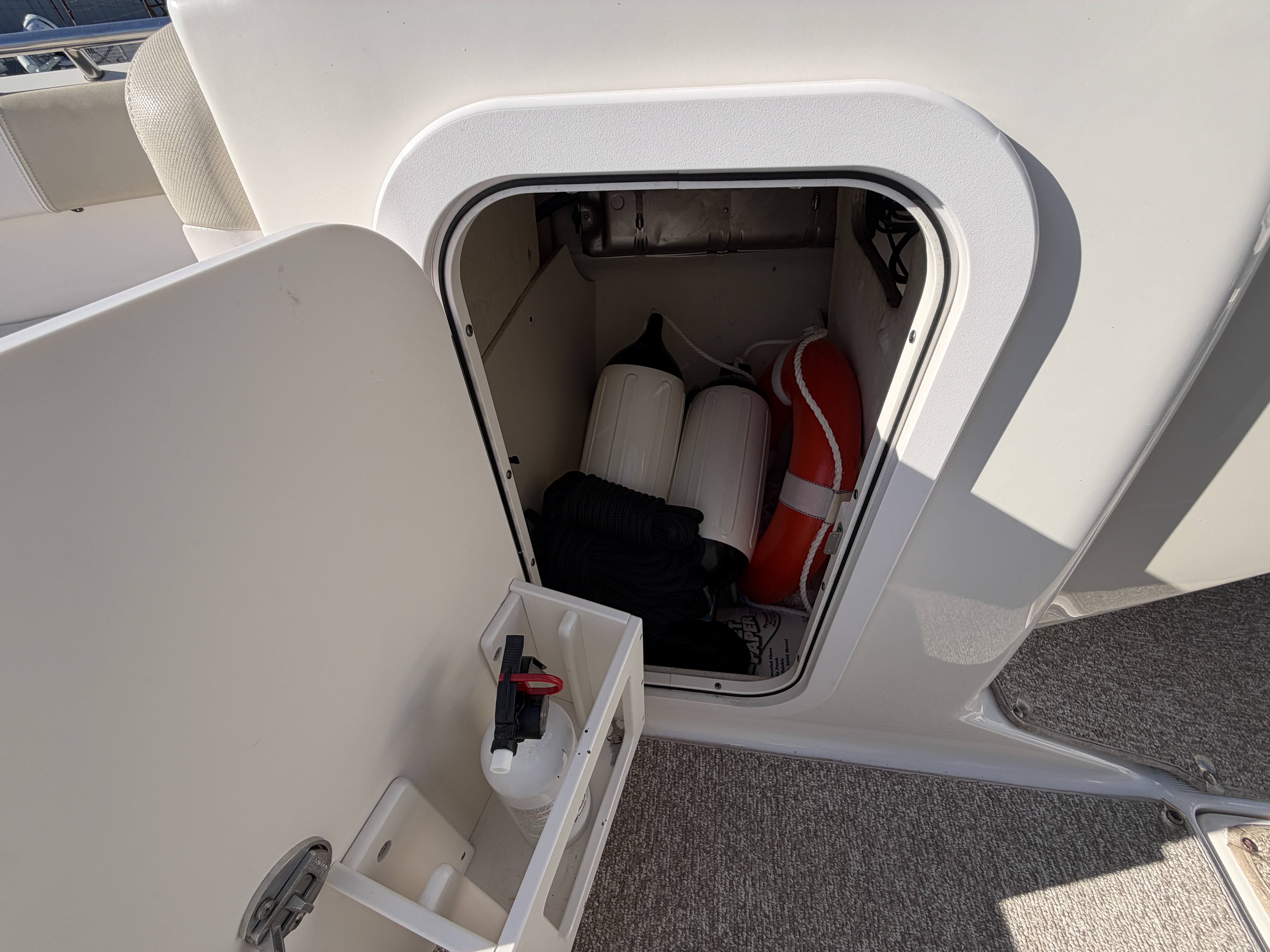 Used 2014 Robalo R227 Dual Console