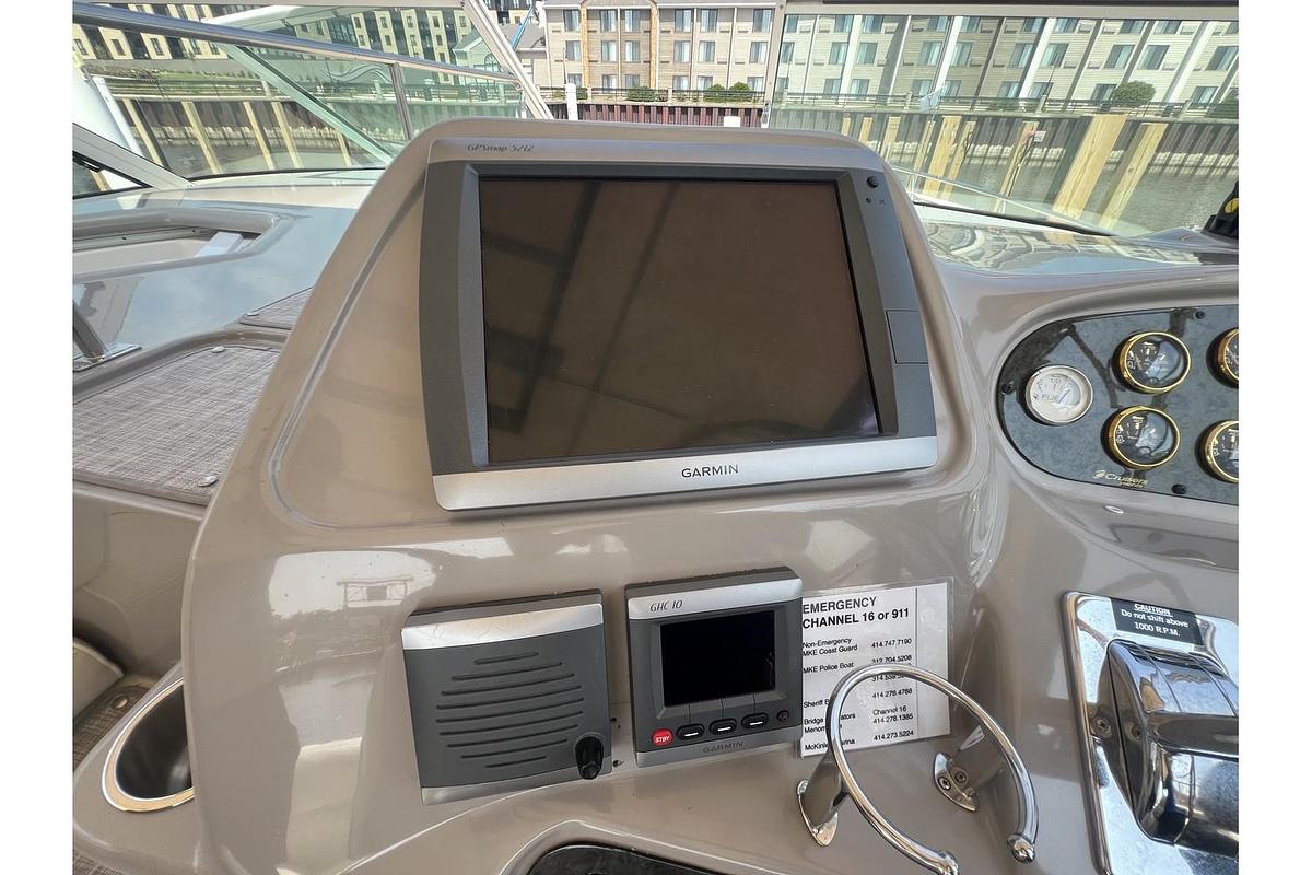 Used 2001 Cruisers Yachts 3672