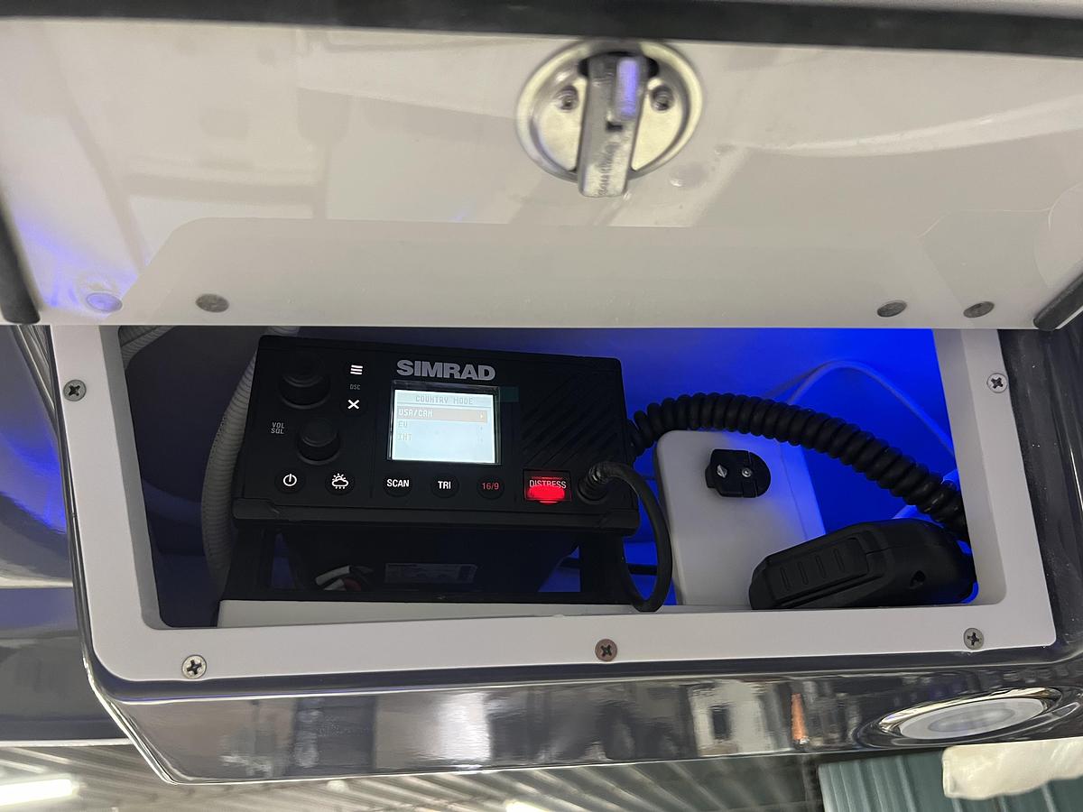 2026 Robalo R257 Dual Console