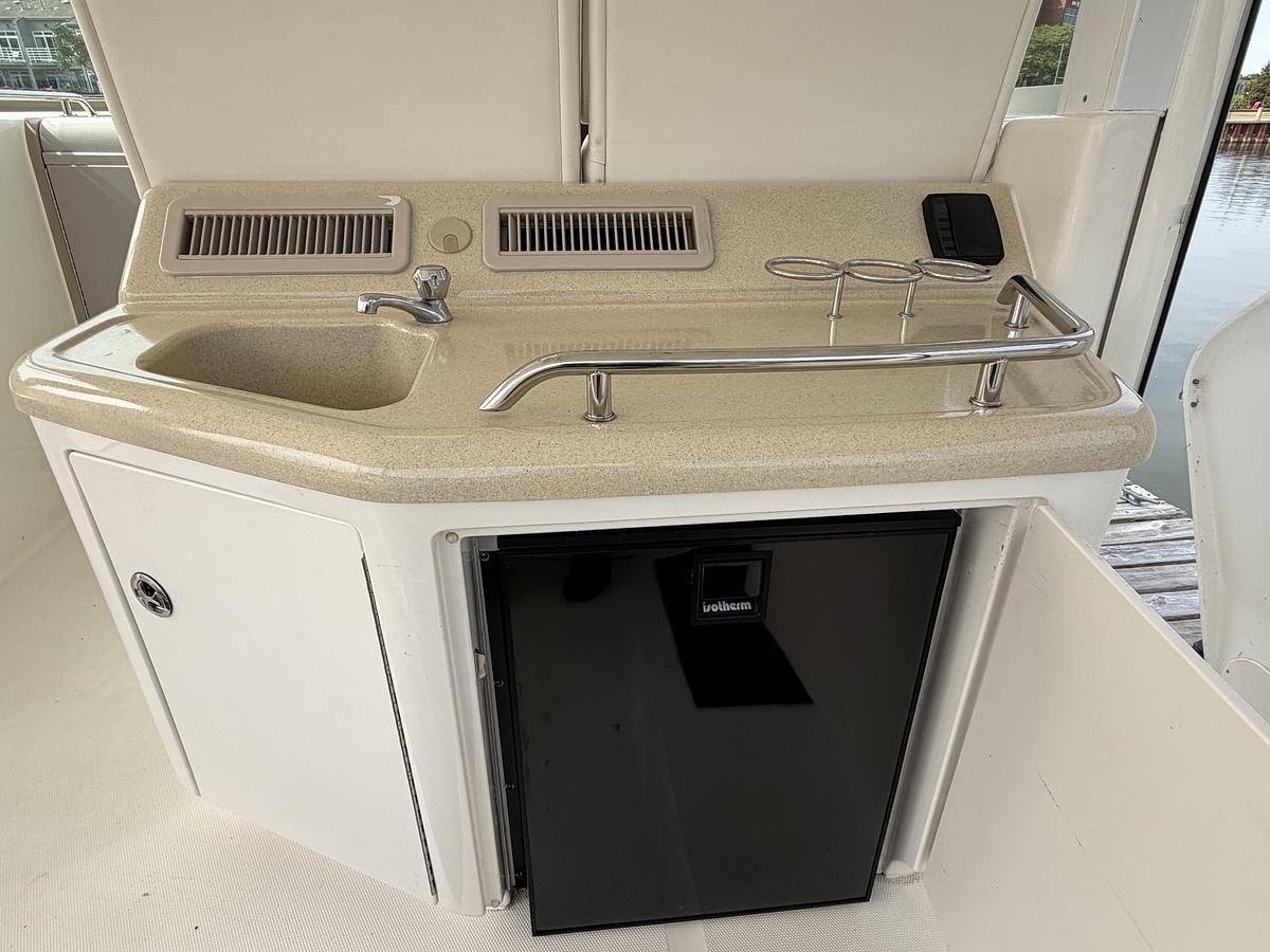 Used 2004 Sea Ray 390 Motor Yacht