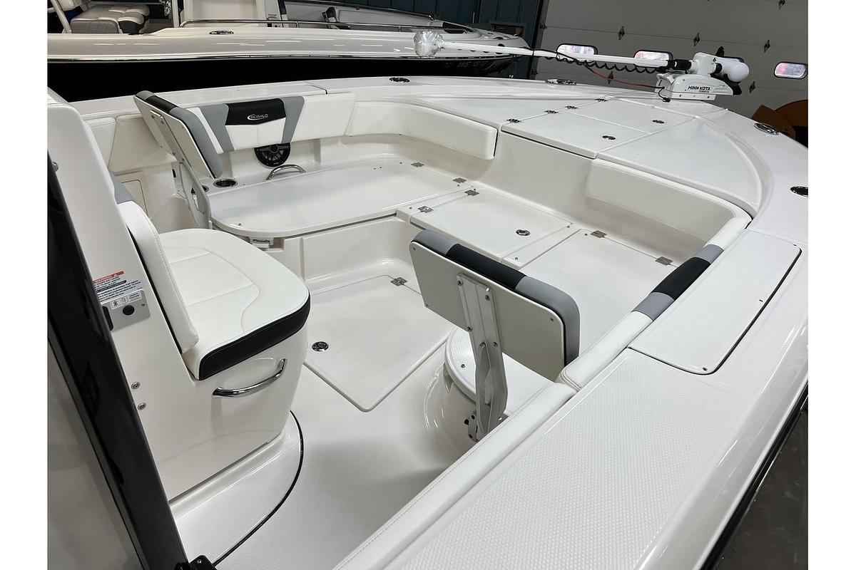 Used 2023 Robalo R-266 Deepwater Black Wide Band