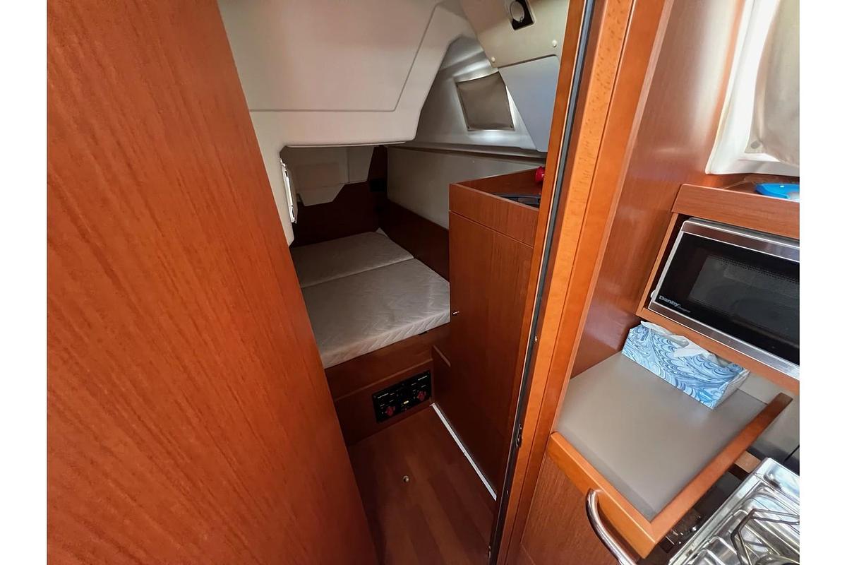 Used 2019 Beneteau Oceanis 35.1