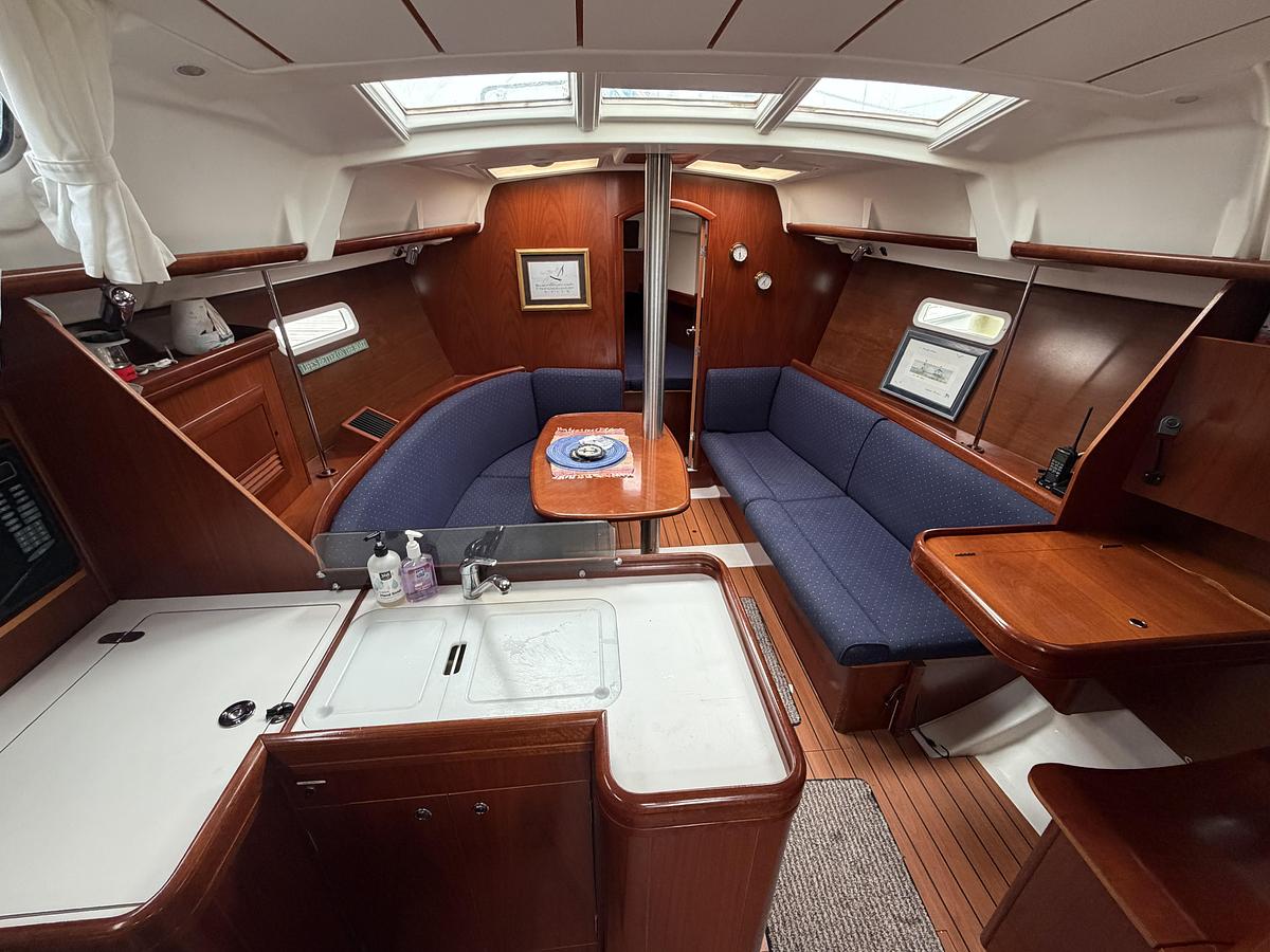 Used 2005 Beneteau 373
