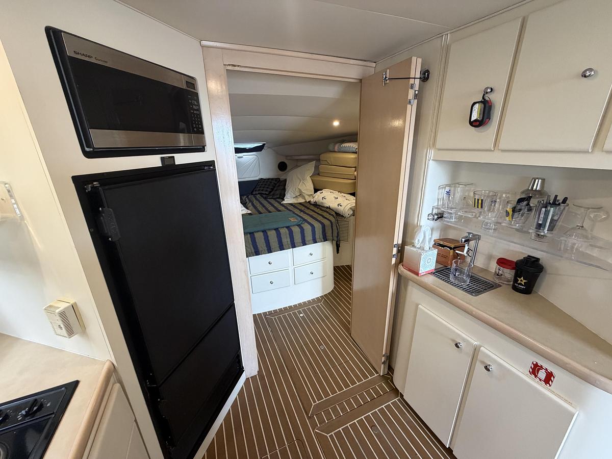 Used 1999 Carver 380 Santego