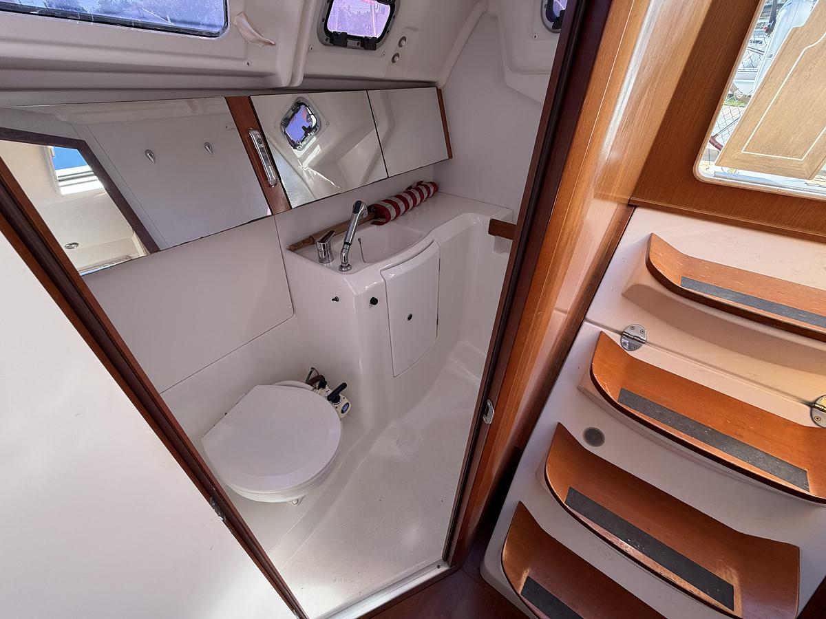 Used 2010 Beneteau Oceanis 34