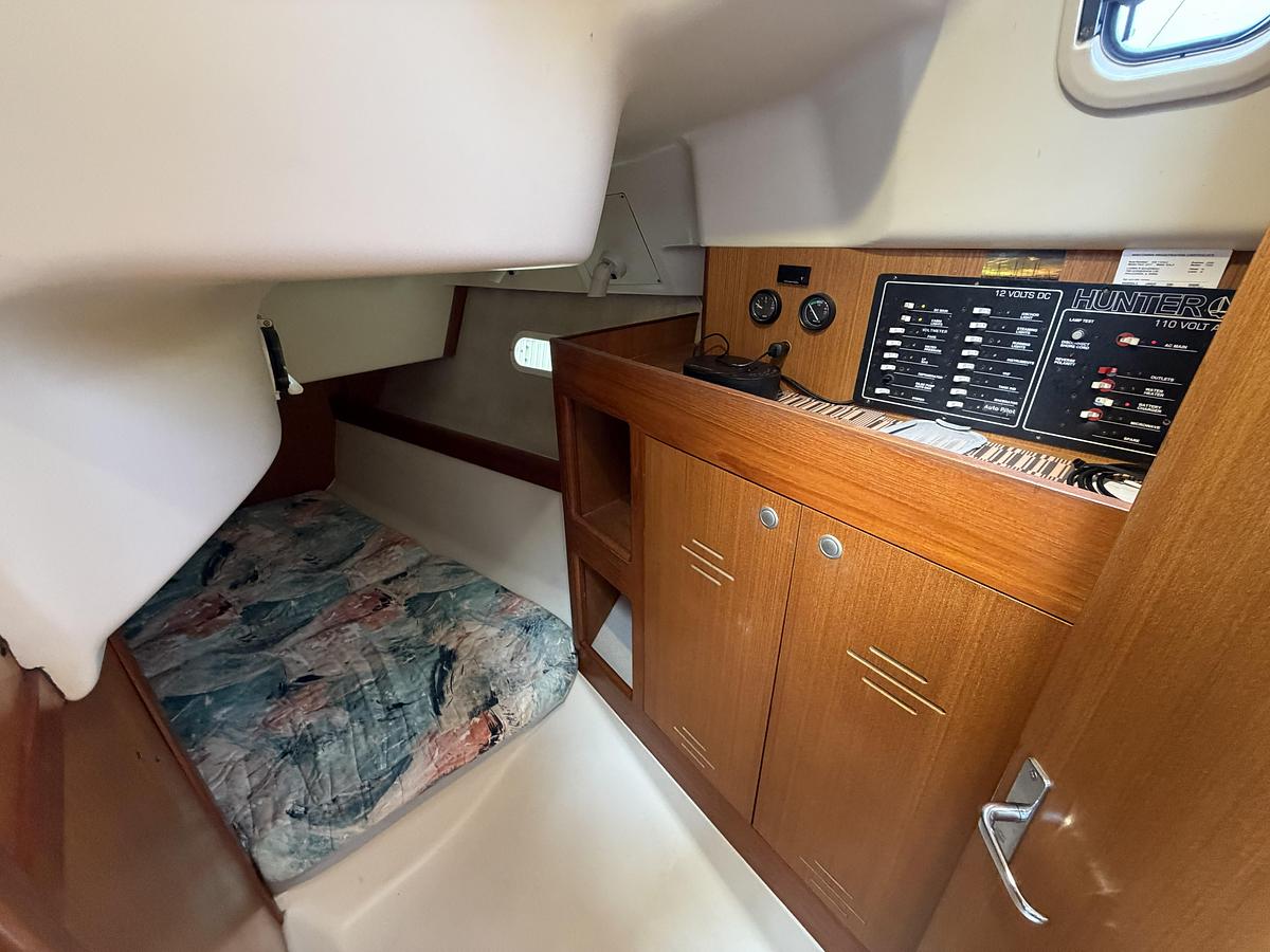 Used 1997 Hunter 310