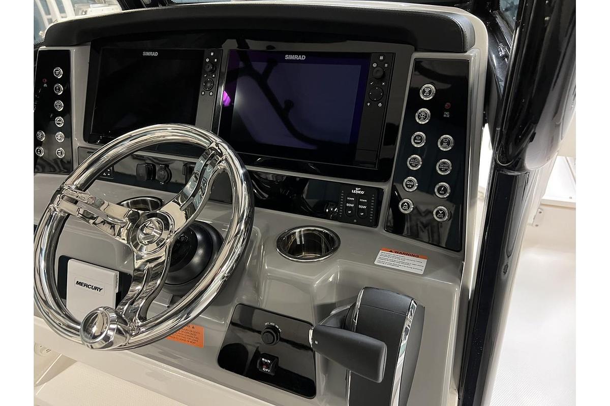 Used 2023 Robalo R-266 Deepwater Black Wide Band