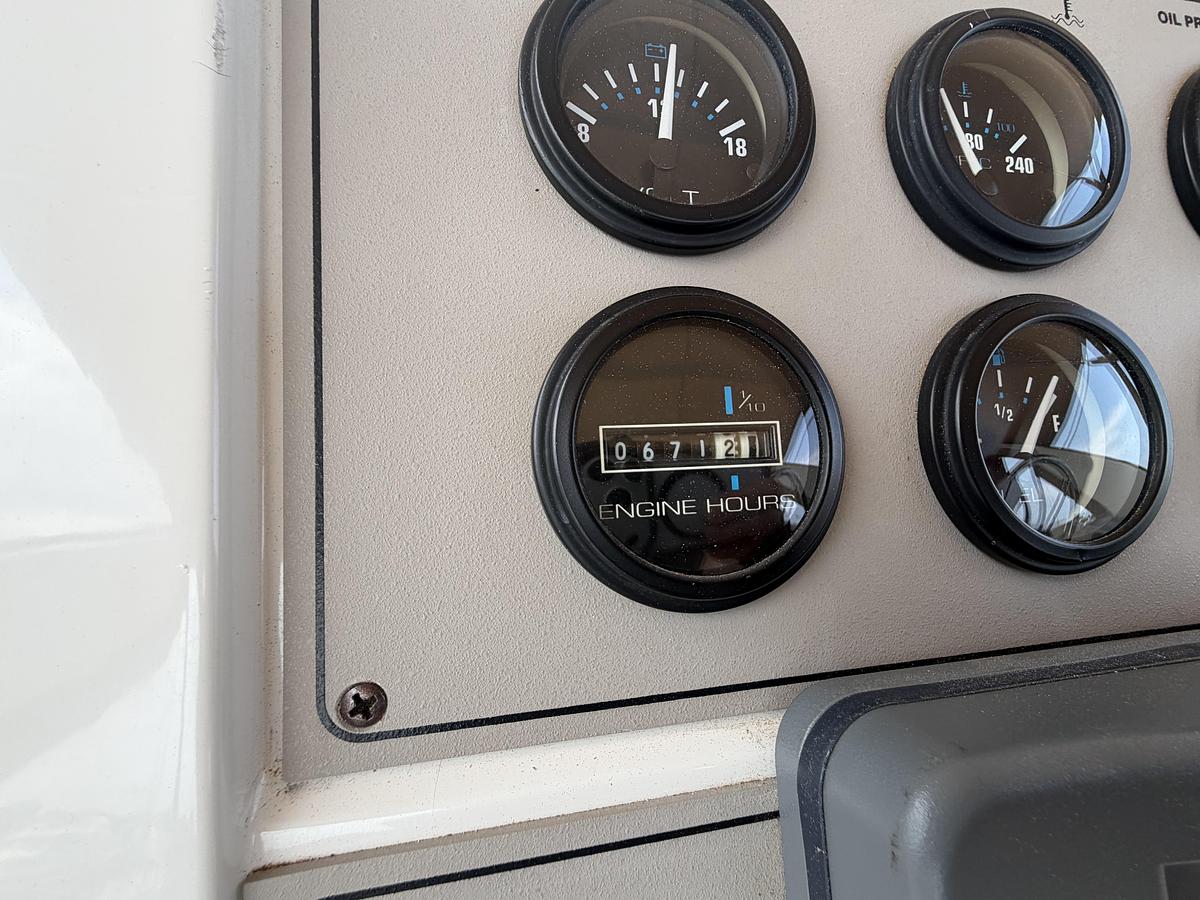 Used 1999 Carver 380 Santego