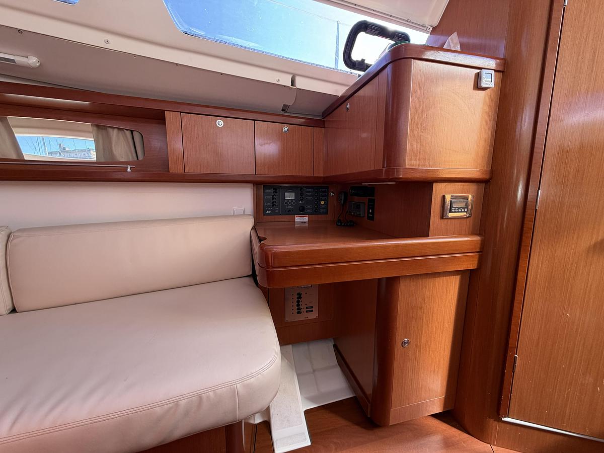 Used 2010 Beneteau Oceanis 34