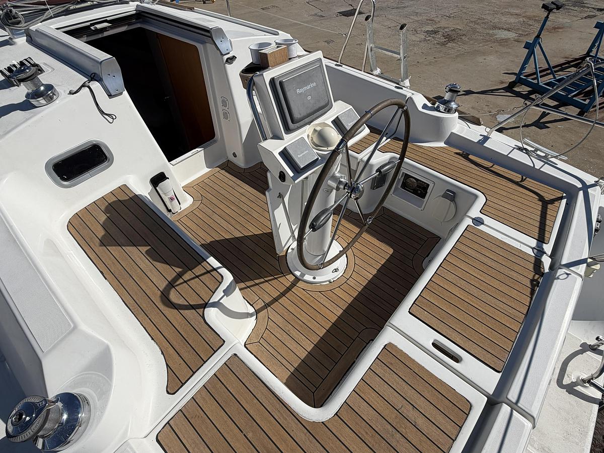 Used 2010 Beneteau Oceanis 34