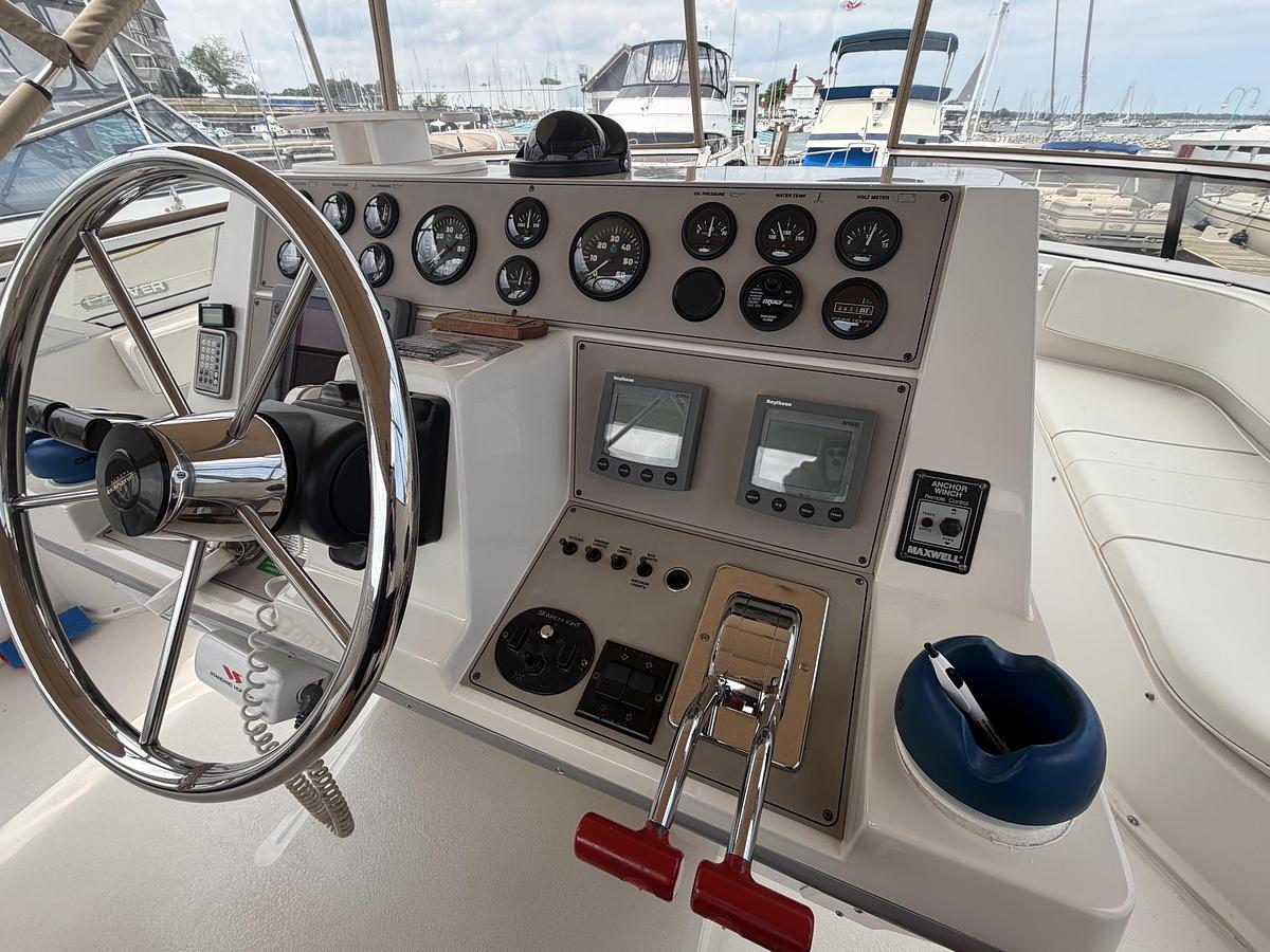 Used 1999 Carver 380 Santego