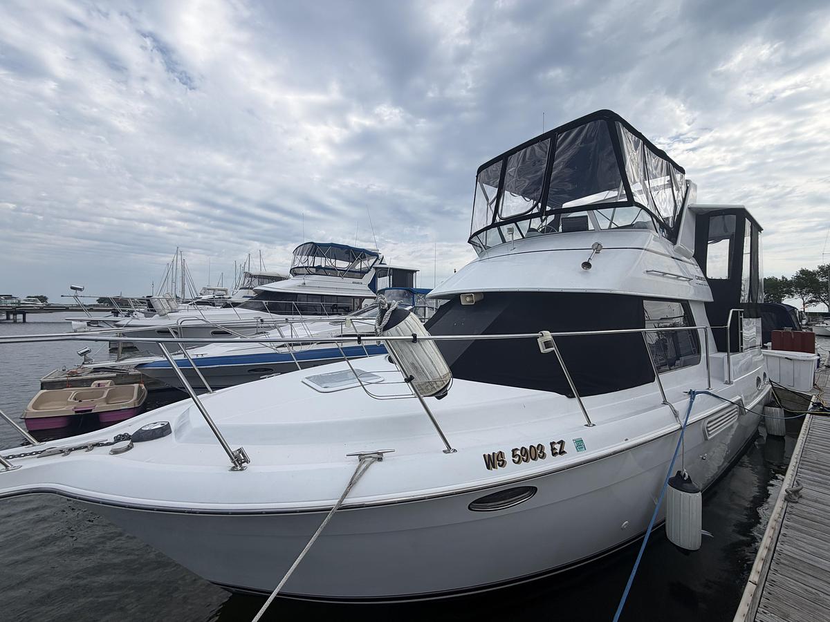 Used 2001 Carver 326 Aft Cabin Motor Yacht