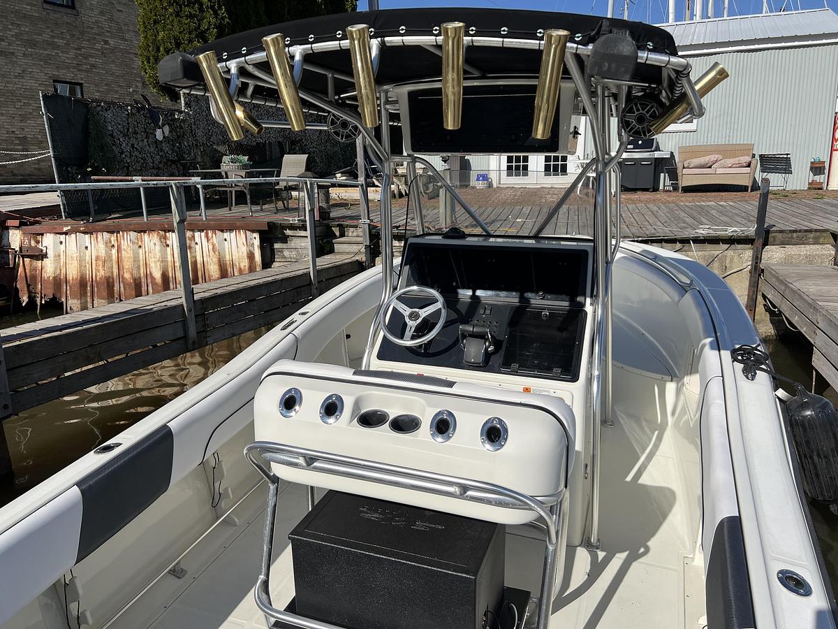 Used 2001 Hydra-Sports Vector 2600