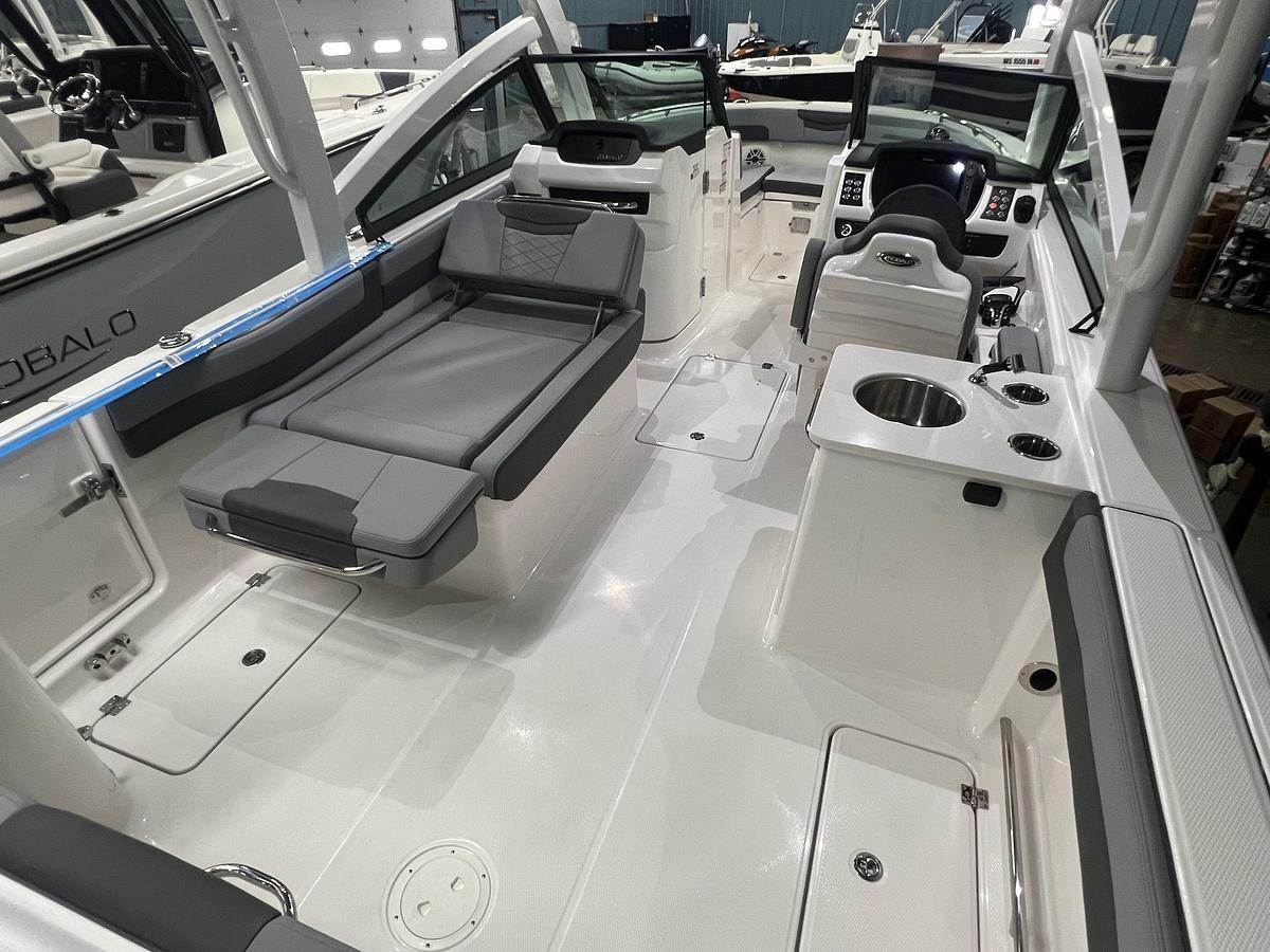 2026 Robalo R257 Dual Console