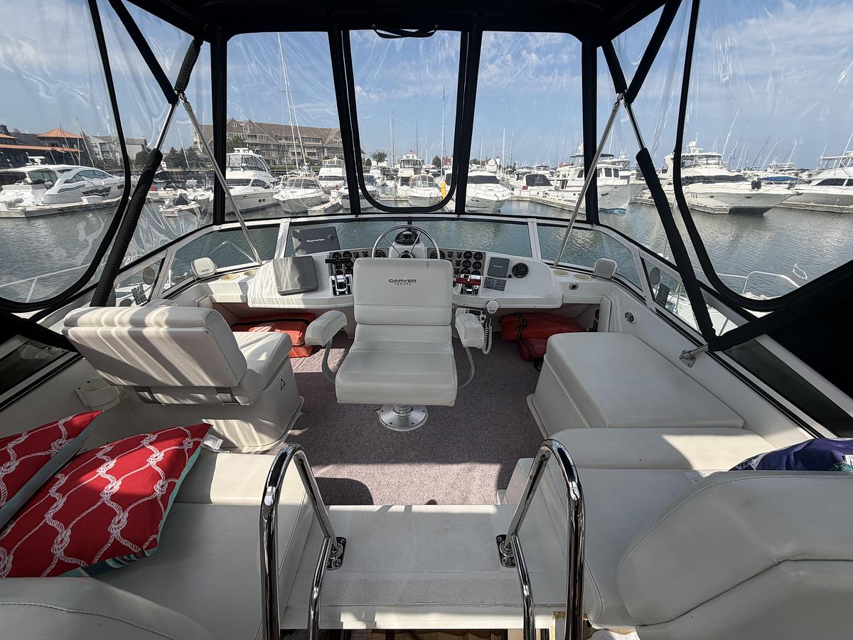 Used 2001 Carver 326 Aft Cabin Motor Yacht