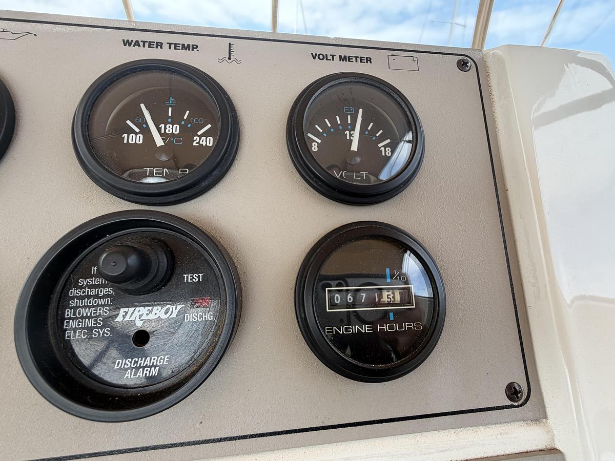 Used 1999 Carver 380 Santego