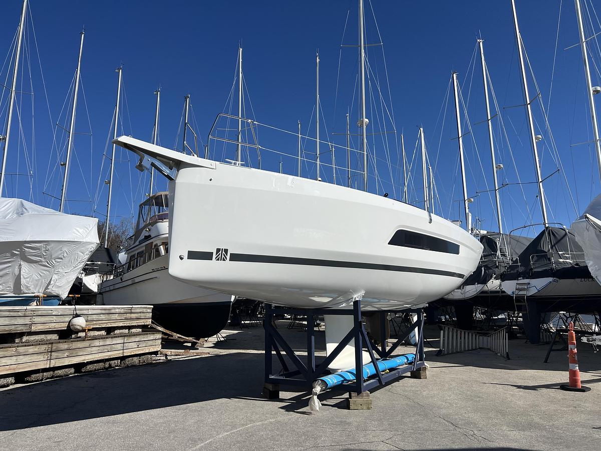 2026 Dufour Yachts D37