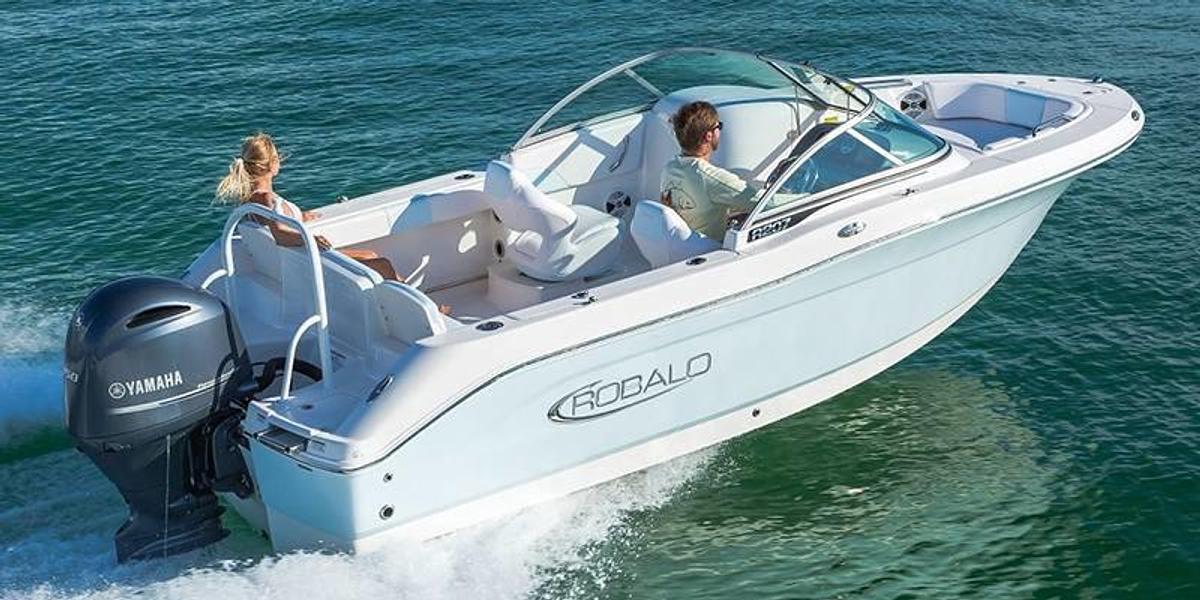 2026 Robalo Dual Console R207