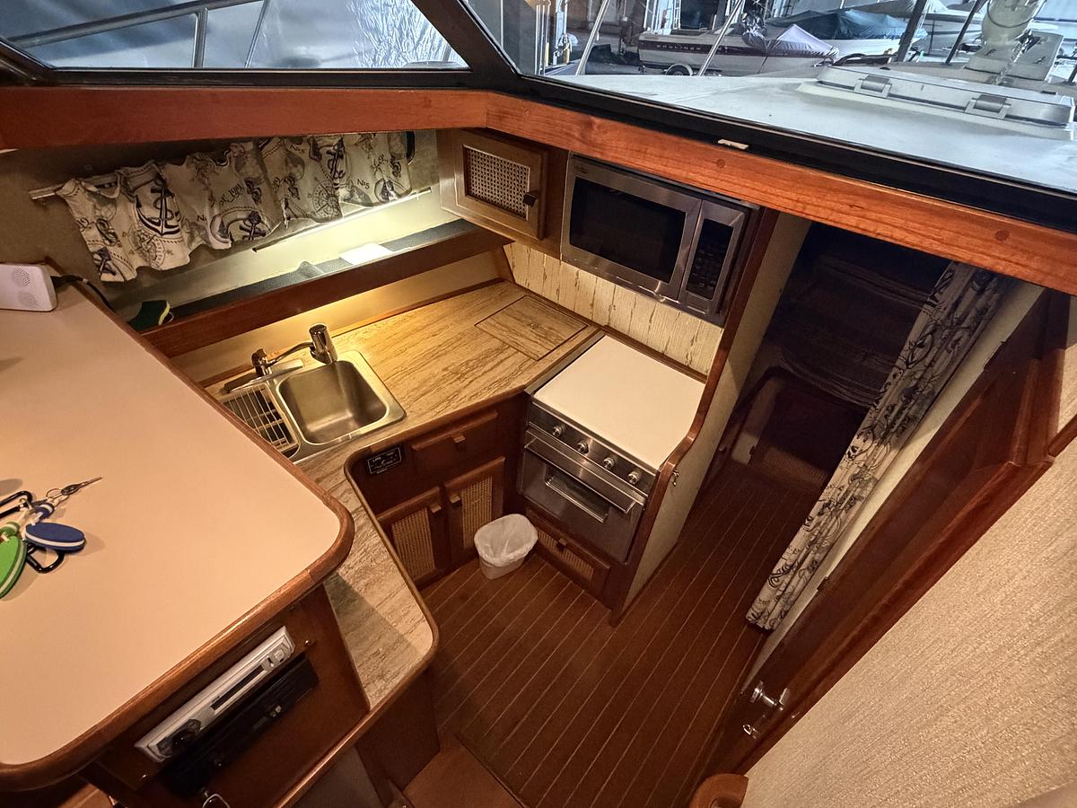 Used 1986 Bayliner 3270
