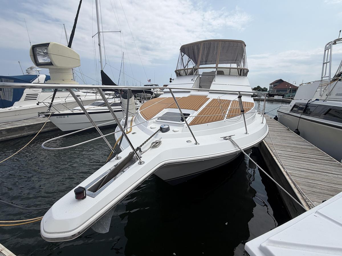 Used 1999 Carver 380 Santego