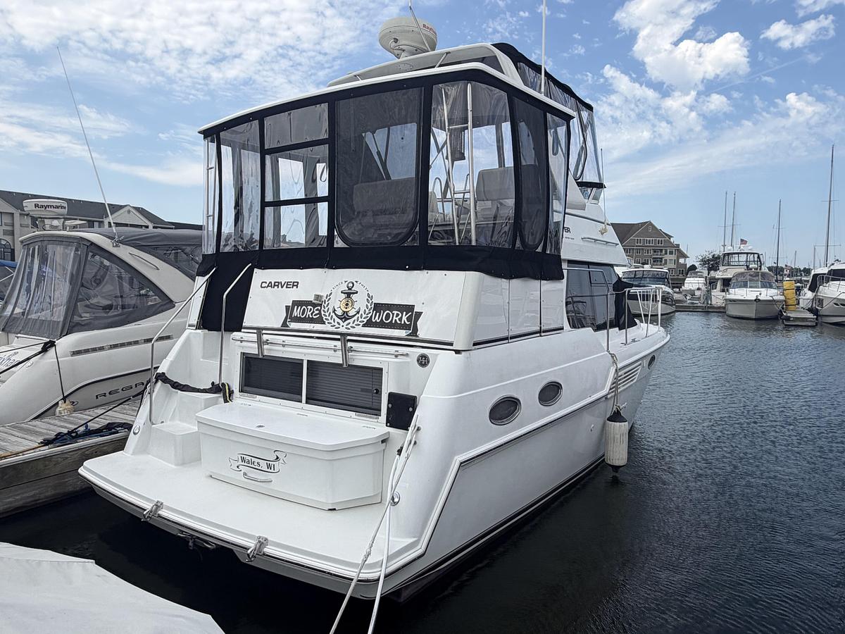 Used 2001 Carver 326 Aft Cabin Motor Yacht