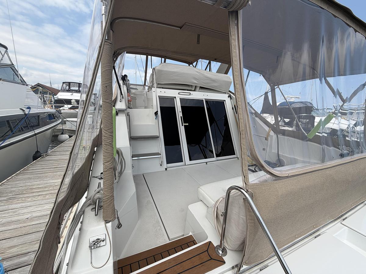 Used 1999 Carver 380 Santego