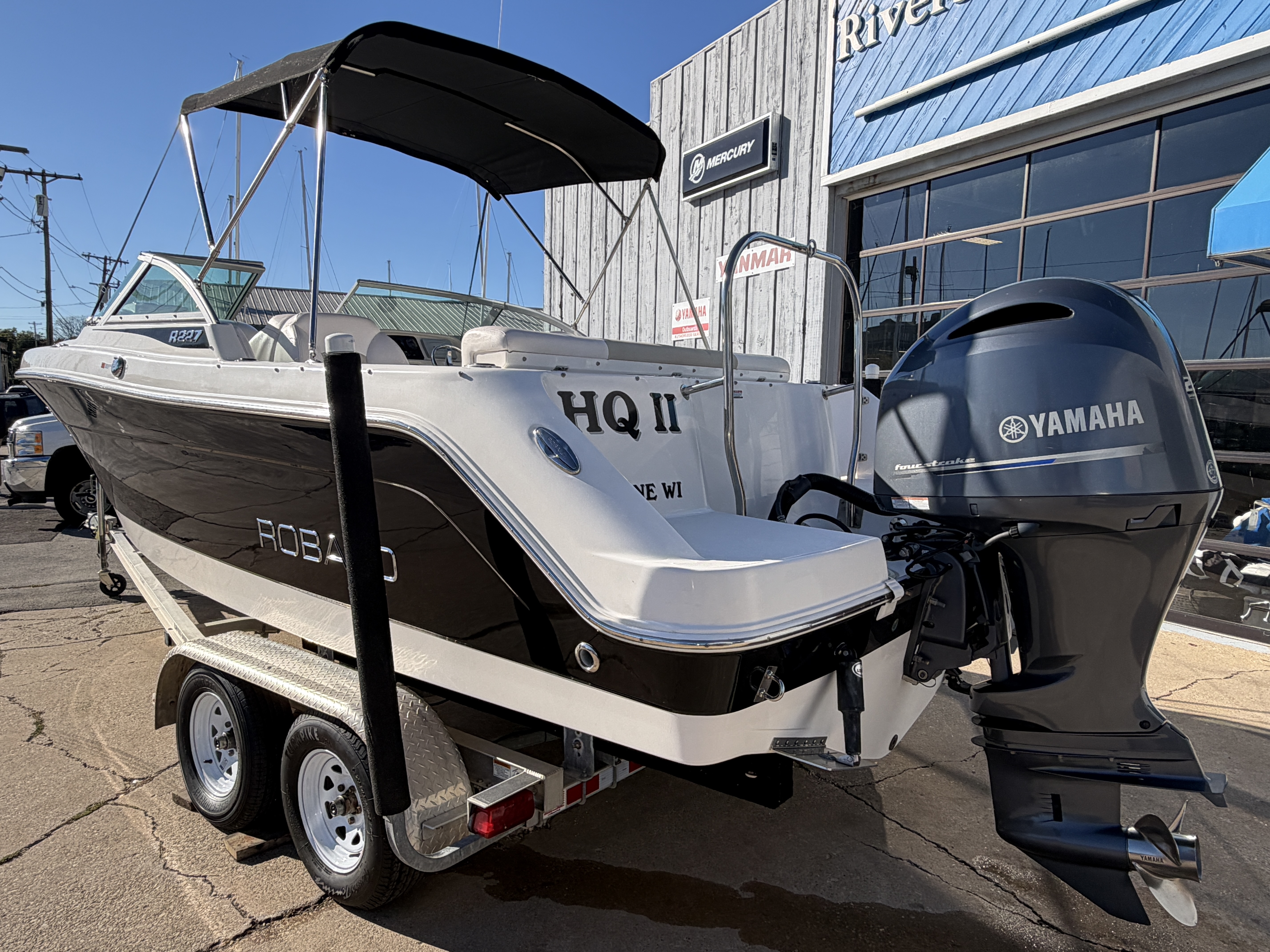 Used 2014 Robalo R227 Dual Console