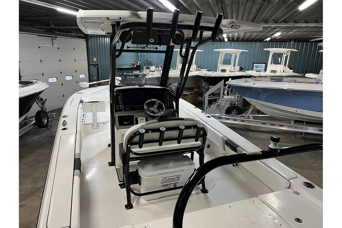 Used 2023 Robalo R-266 Deepwater Black Wide Band