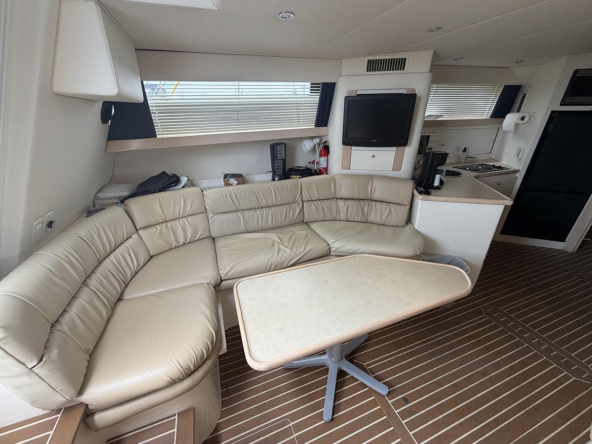 Used 1999 Carver 380 Santego