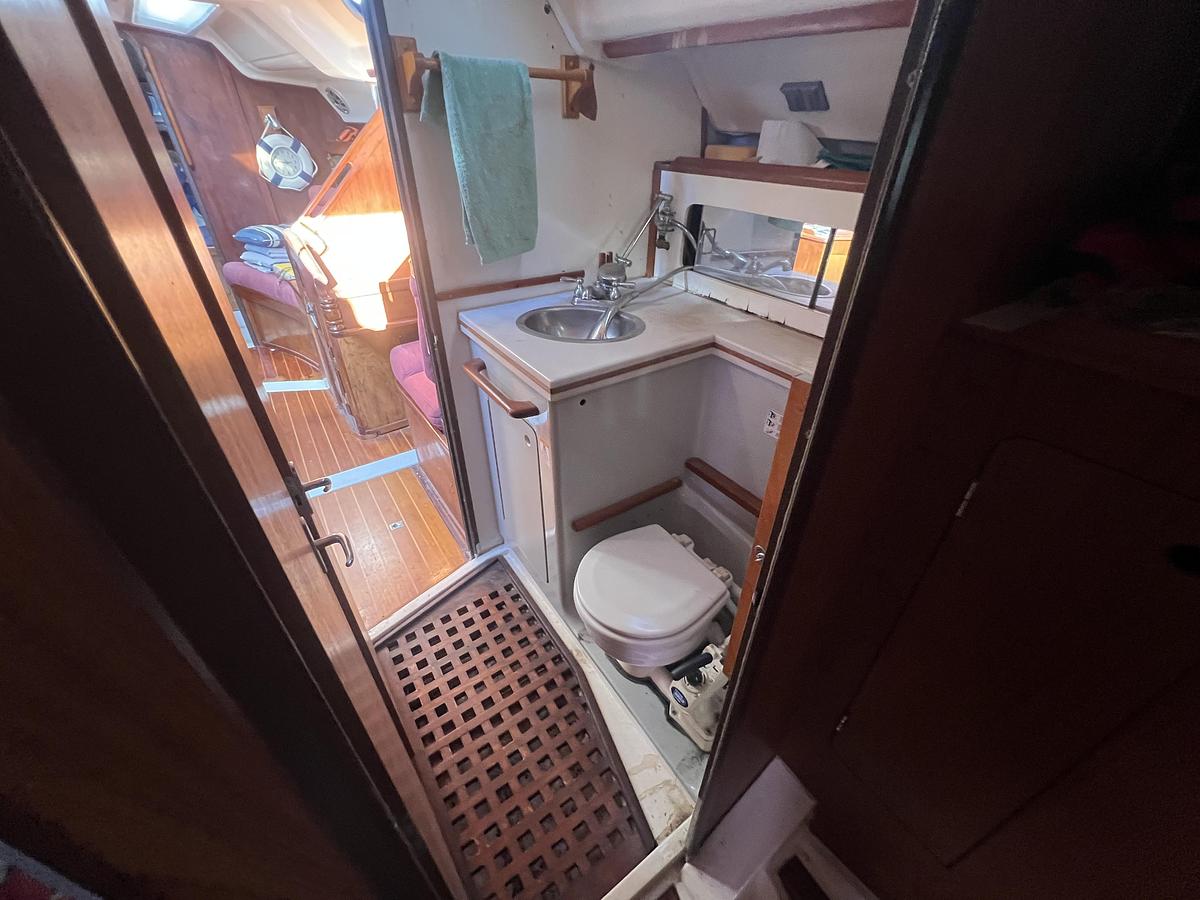 Used 1987 Hunter Legend 37