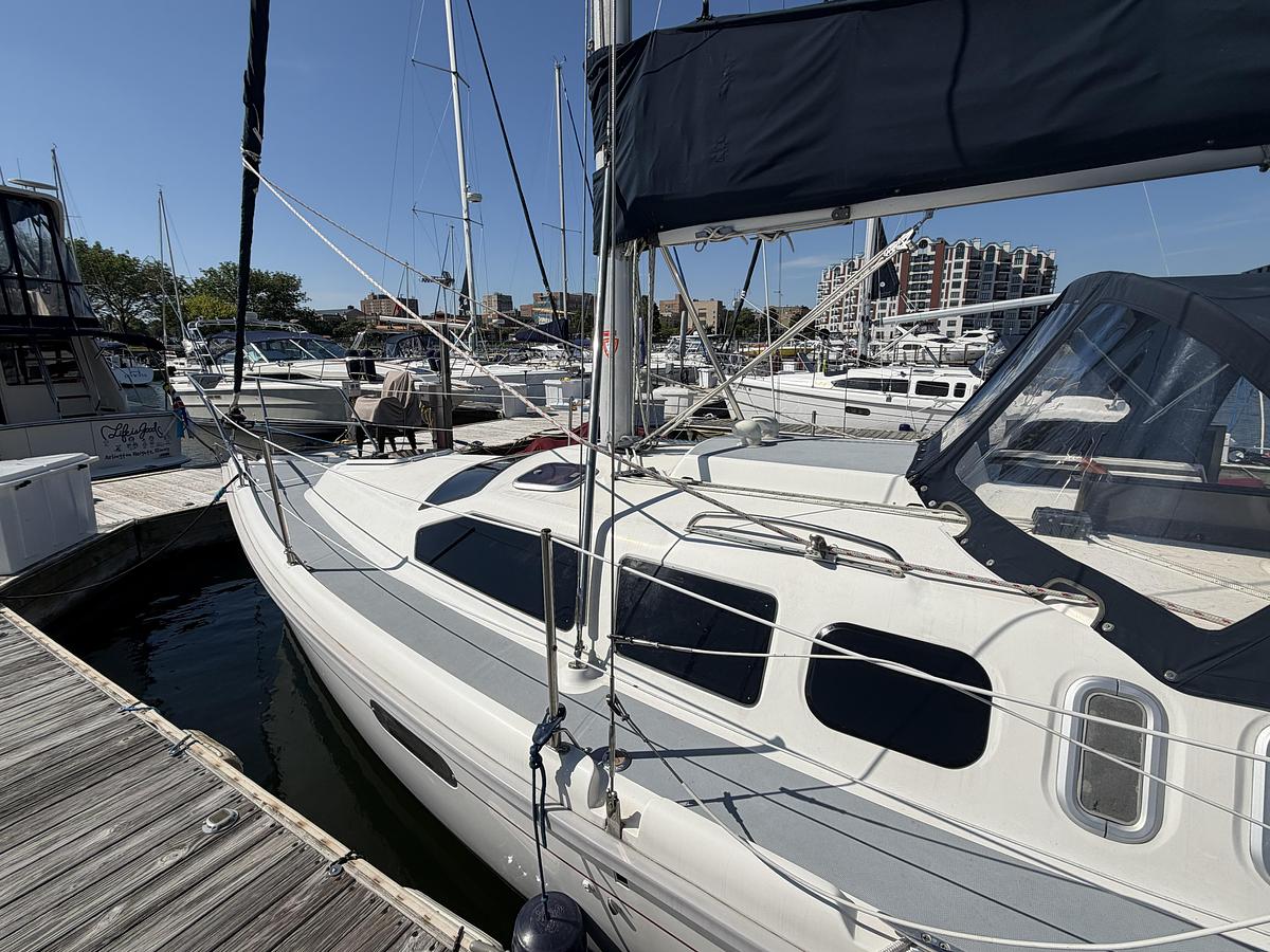 Used 1997 Hunter 310